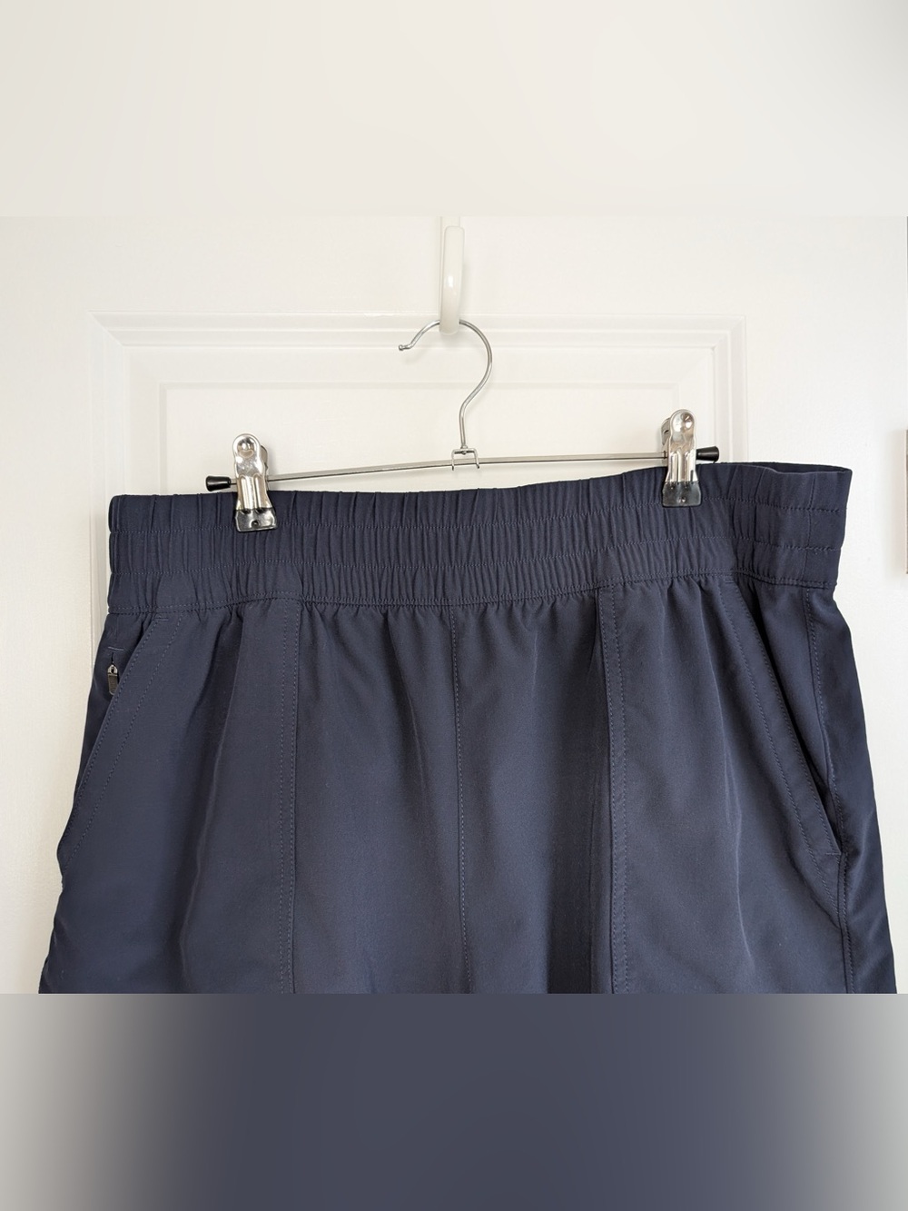 ATHLETA Women’s Wayfind High Rise 5” Short Navy Blue Size Large - Picture 3 of 11